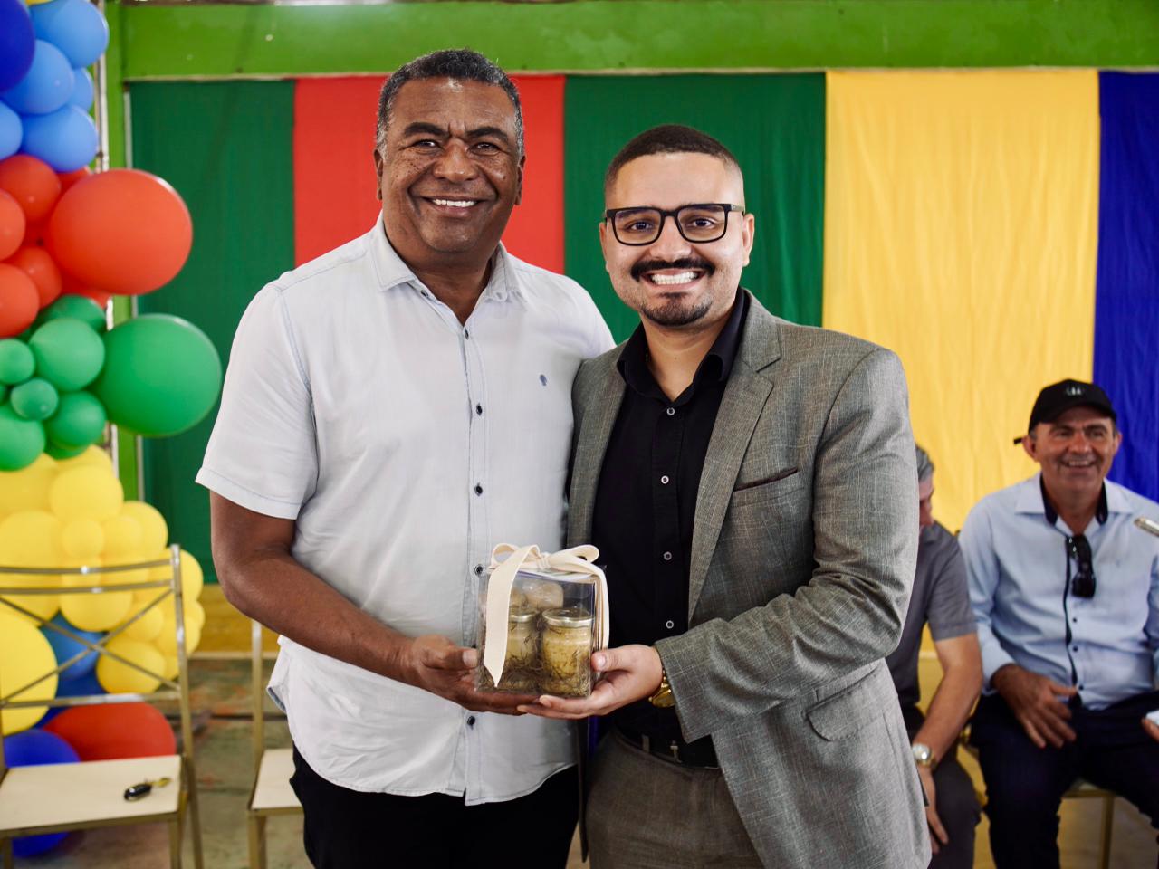 Dr. Luis Eduardo em ação junto à comunidade rural